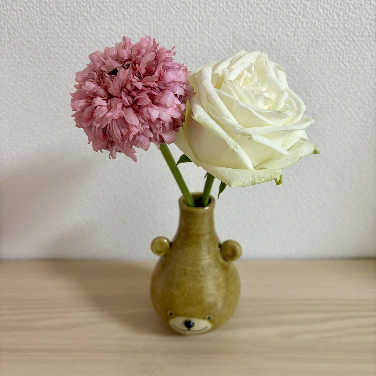 sunsun0704's tweet photo. イーフローラ公式(@eflora_official)様より

「クリスマスSNSキャンペーン」に当選し、
【ハナノヒココハナプラン1ヶ月分】& 
オリジナル卓上カレンダーをいただきました🌼

1ヶ月の間に6回好きな日にお店に行って
対象の切り花の中から好きなお花を
1本選んでいただけるプラン🌷´-

かわいいお花が沢山あるので毎回、
どれにしようかな🎶って楽しく悩みました♥️

お部屋にお花があると気持ちが明るくなり
とても癒されています🌸𓂃𓈒𓏸︎︎︎︎
お花のある生活続けてみようと思います🥰

このたびはありがとうございました✨

#みるきーの当選日記