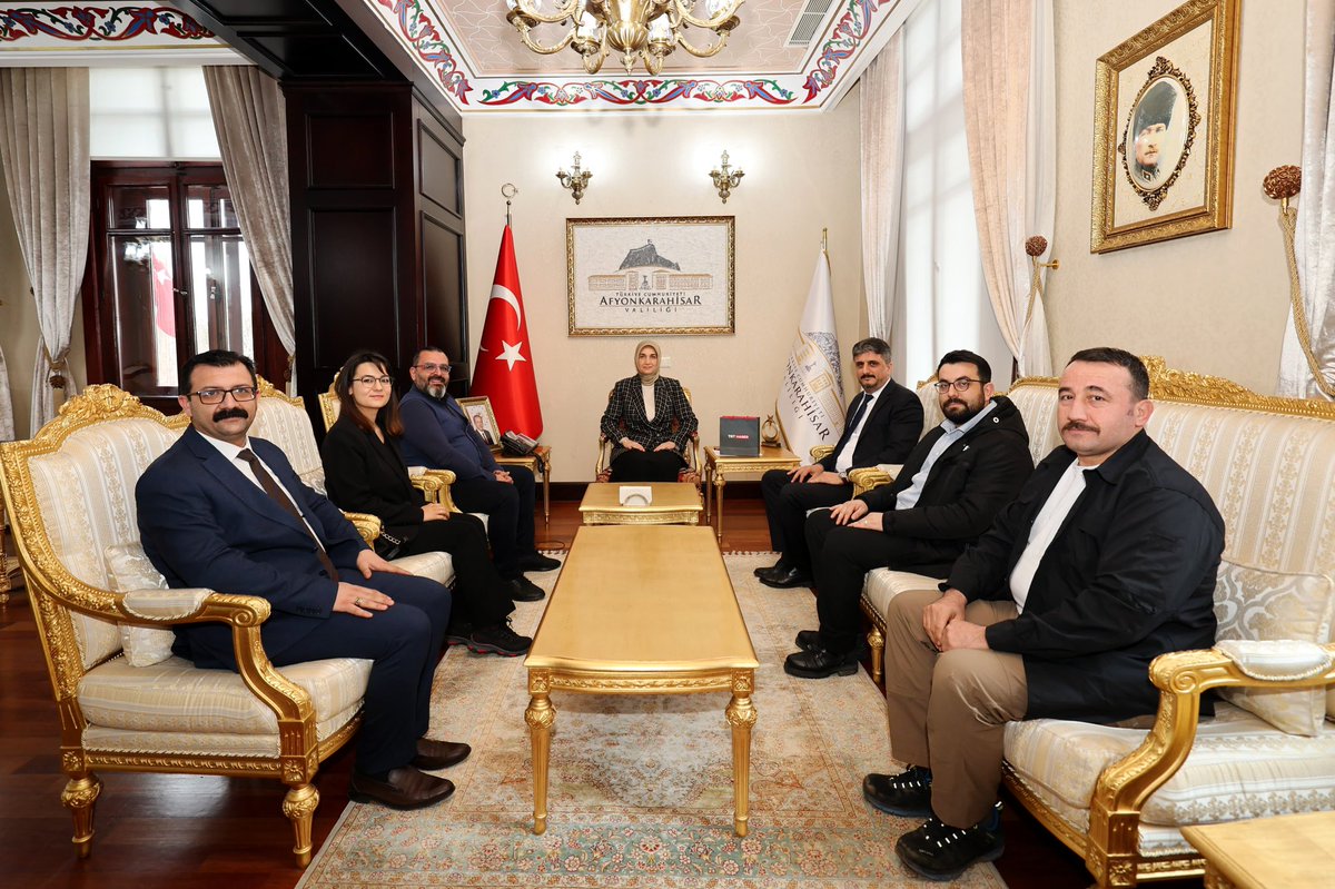 Valimiz Doç. Dr. Kübra Güran Yiğitbaşı; TRT Antalya Haber Müdürü Ahmet Öcal, Haber Editörü Ümit Yalman, TRT Afyonkarahisar Muhabirleri Mevlüt Tınaz, Gurbet Tınaz ve beraberindekileri makamında kabul etti.