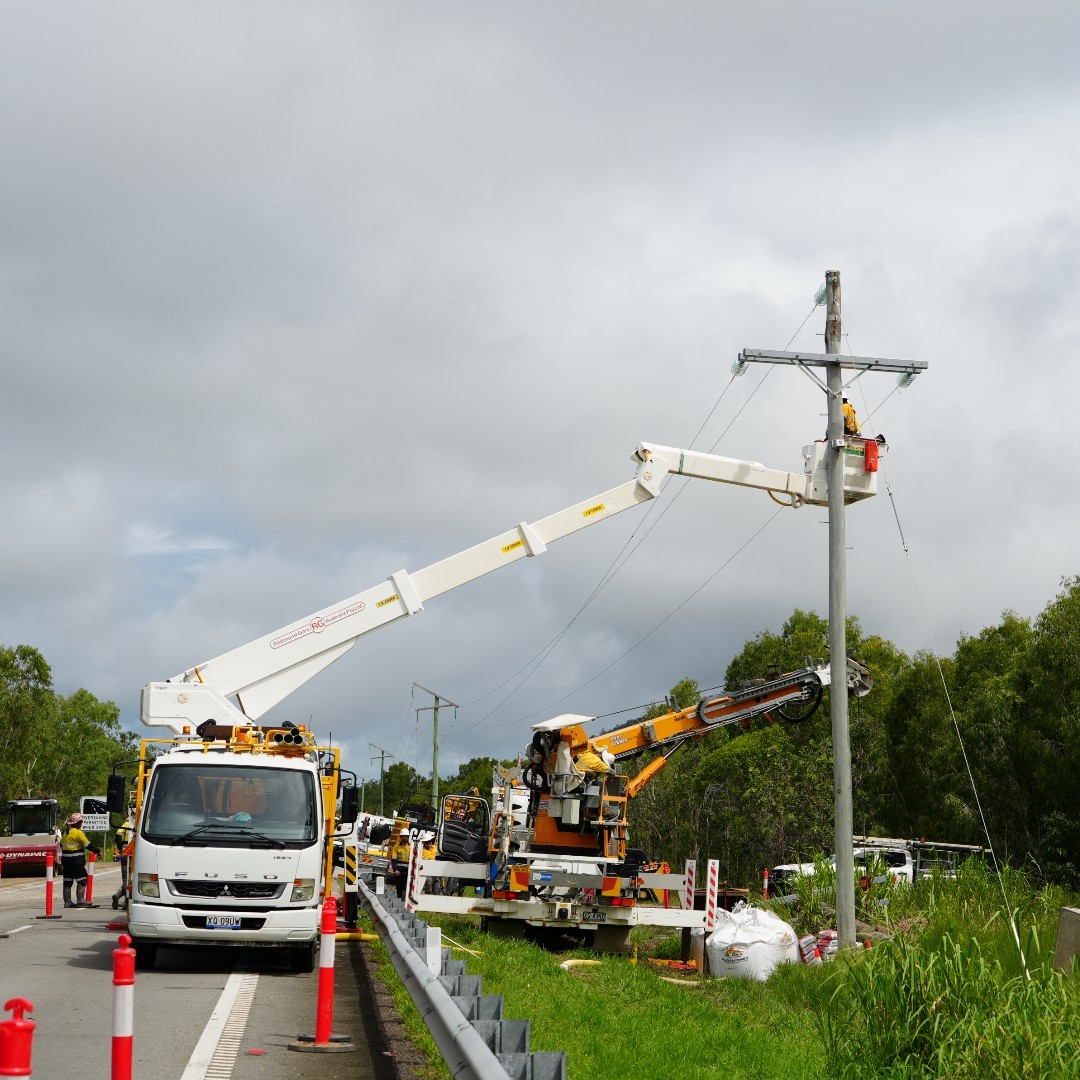 𝗡𝗤 𝗙𝗟𝗢𝗢𝗗𝗦: 200 customers restored today, major pole up at Ollera Ck, Ingham sub being assessed, 100-plus field staff on the ground tomorrow. Full update: bit.ly/3CGcvgD #NQfloods