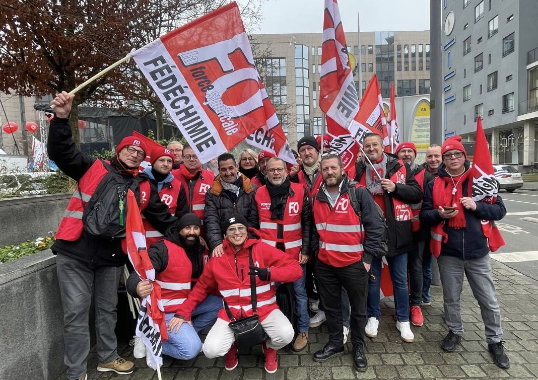 La délégation de la <a href="/FedechimieFo/">FédéChimie FO</a> avec <a href="/SouillotFo/">Souillot Frédéric</a> au rassemblement <a href="/industriAll_EU/">industriAll Europe</a> à Bruxelles contre la désindustrialisation #GoodIndustrialJobs #FO 

news.industriall-europe.eu/p/good-industr…