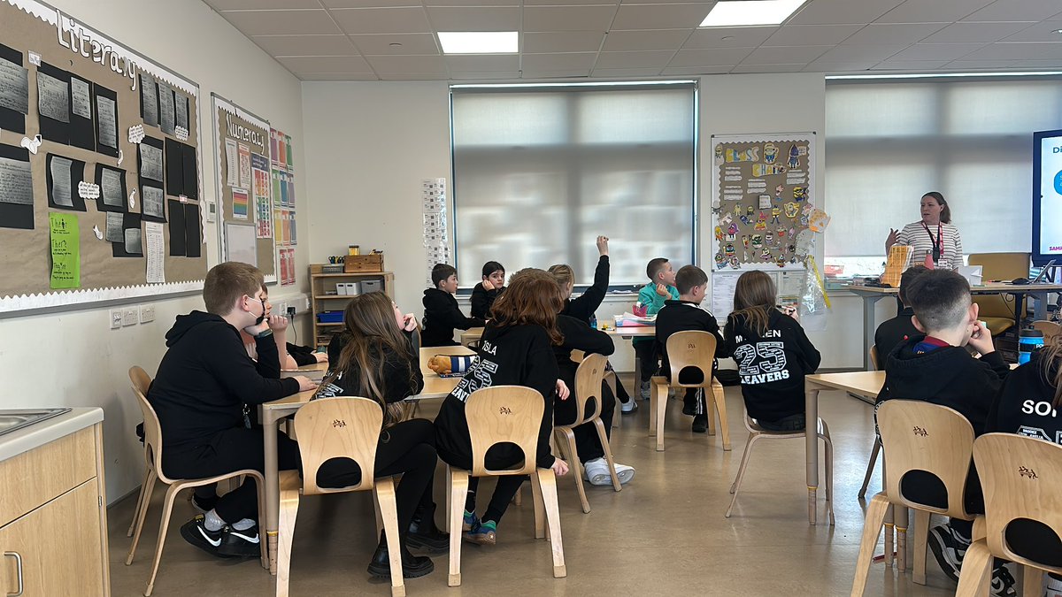 sacred_heartps's tweet photo. Today we were lucky to have a lovely speaker from SAMHs into our Primary 7 class to discuss mental health and coping mechanisms😁 #mentalhealthawaremess #childrensmentalhealthday
#samh https://t.co/af4F1dJsn2