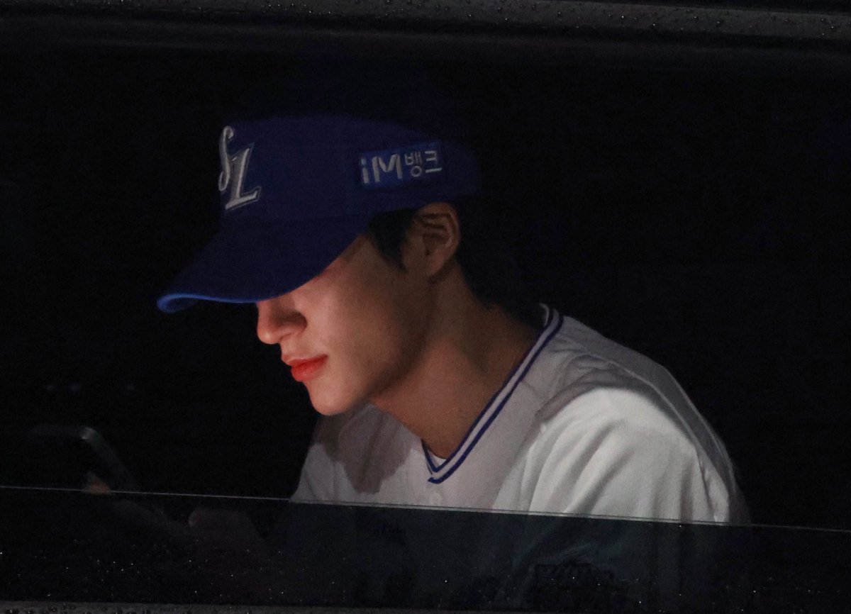 shenandikaa's tweet image. Live, Laugh, Love?

—LeeJeno Long Au
© shenandikaa