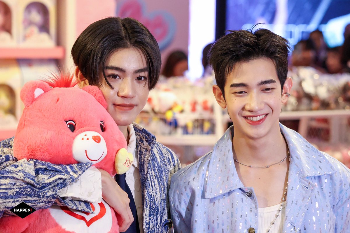 HappenNewsTH's tweet photo. แอลม่อน - โปรเกรส เติมความหวานกันที่งาน Siam Center x Taketoys: WITH ALL MY HEART 💞🧸
 
#SiamCenTakeToysAMPG
#TaketoysxSiamcenter 
#AlmondProgress
#Almondbabybigboy #ProgressPassawish https://t.co/bdt6p0Ecmc