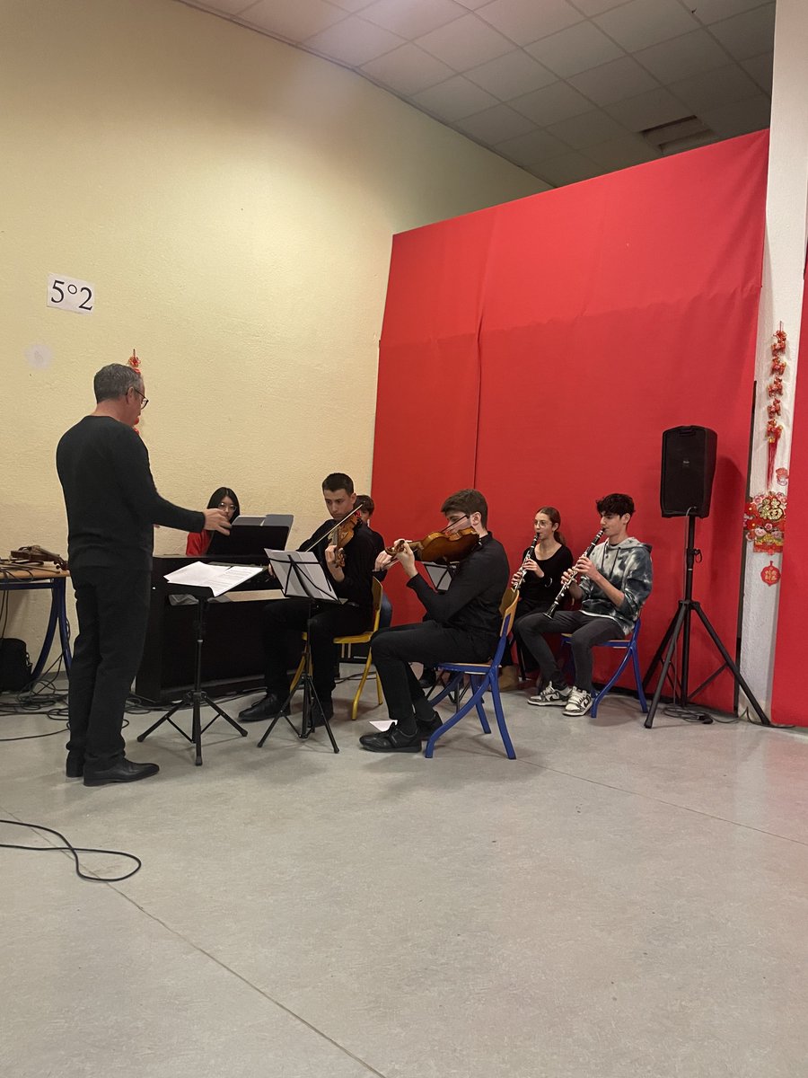 Nouvel an chinois: un moment de partage avec les élèves du collège Simon Vinciguerra et du lycée Giocante de Casabianca. De la 6eme à la terminale, un parcours riche et un engagement des élèves remarquable.👏🏻👏🏻👏🏻