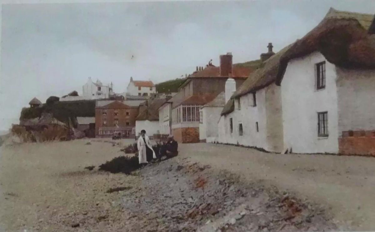StartBayInn's tweet photo. A photo of Torcross &amp; Slapton Sands taken during the #Interwar period, 1918 to 1939 😊⁣
⁣
Whilst a #peaceful time, life would have been hard for many 😔⁣
⁣
It’s good to look back and put our lives in #perspective 🥰⁣
⁣
#OurHistory #TimeOfPeace #HardLife #SimpleLife https://t.co/7X35ZCwCws