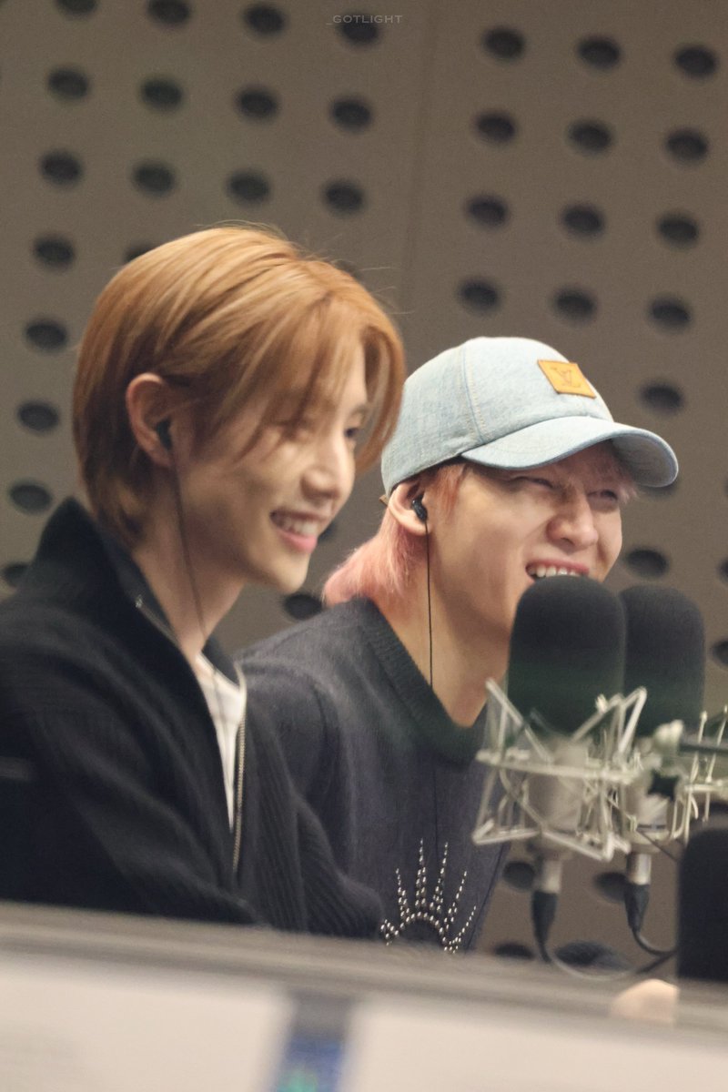_Gotlight's tweet photo. [20250205] GOT7 MARKBAM IN KBS COOL FM

☺️

#MTBBxHyojungVolumeUp
#HyojungVolumeUp
#GOT7_WINTER_HEPTAGON
#GOT7 @GOT7Official
#BamBam #뱀뱀 @BamBam1A https://t.co/PJHVCU6Rlk