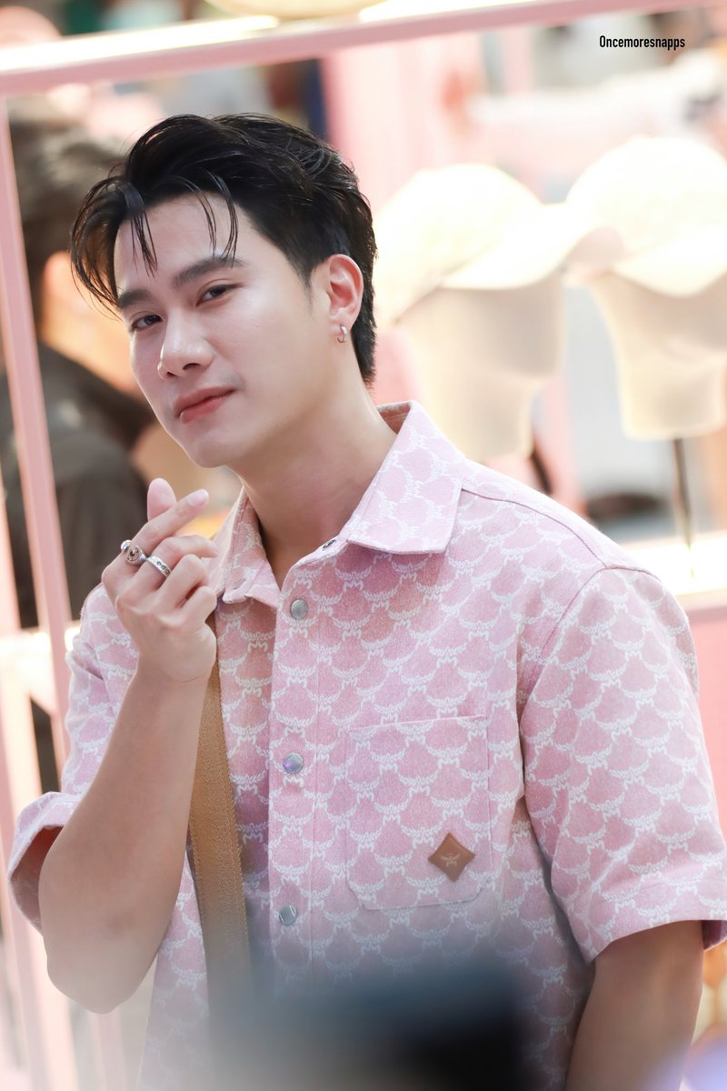 smithhappy95tul's tweet photo. Lovely Visuals Couple Mew&amp;Tul 🥰❤️👍

MCM X MEWTUL

@MCMtweets
#MCMSS25SoftPinkxMewTul #MCMThailand 
#MewTul #มิวตุลย์ #MCMSS25SoftPink 
#Tul_Pakorn #ตุลย์ภากร
#MewSuppasit #มิวศุภศิษฏ์ 
@MSuppasit @octotul #IconSiam https://t.co/JcNJMqBid5