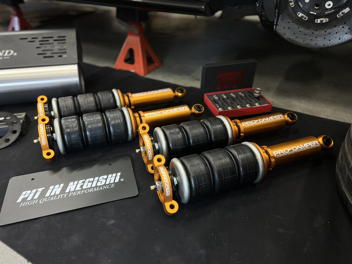 InNegishi's tweet photo. #Ferrari
#Roma
#tdemand新作エアサスユニット
#proarm開発
#prodamper開発
#tdemand
#proarm
#prodamper
#michelin
#oam
#osakaautomesse2025
#pitinnegishi

https://t.co/CgHFd8yyMo https://t.co/MvNlQ9KN8c