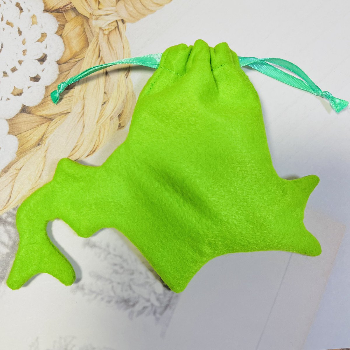 北海道きんちゃくなるものを見てしまった！
作りたくなってすぐ作ったよー
白い恋人は２枚入ったよ
フェルトで作りました

<a href="/TwilightHummer/">Areu</a>