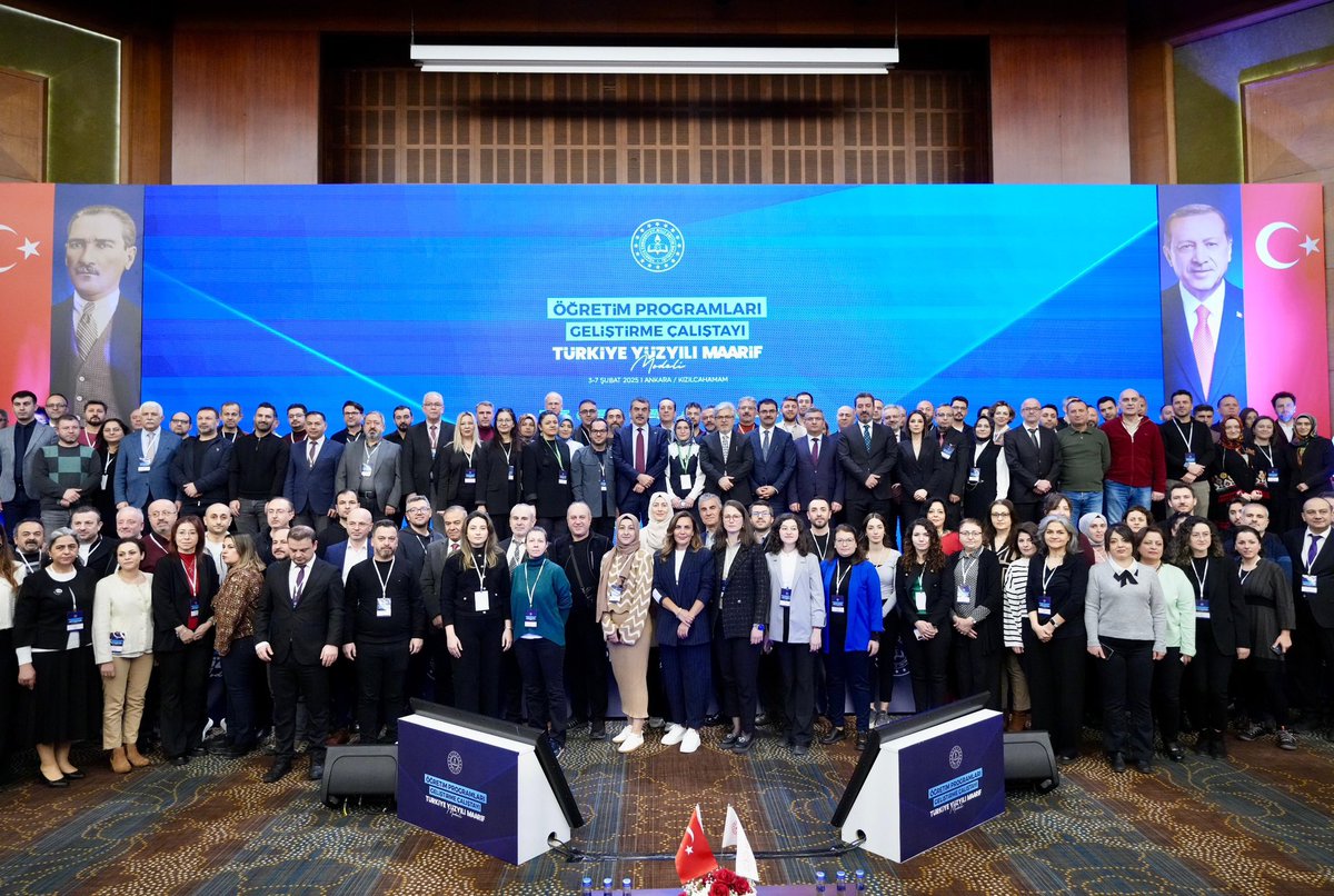 Millî Eğitim Bakanı <a href="/Yusuf__Tekin/">Yusuf Tekin</a>, “Türkiye Yüzyılı Maarif Modeli Öğretim Programları Geliştirme Çalıştayı”na Katıldı 

“Programlarımızda bilgi, beceri, eğilim ve değerler; yetenek, ilgi, ihtiyaç ve bireysel farklılıklar da önemli bir yer tutmaktadır. Programların teknik açıdan