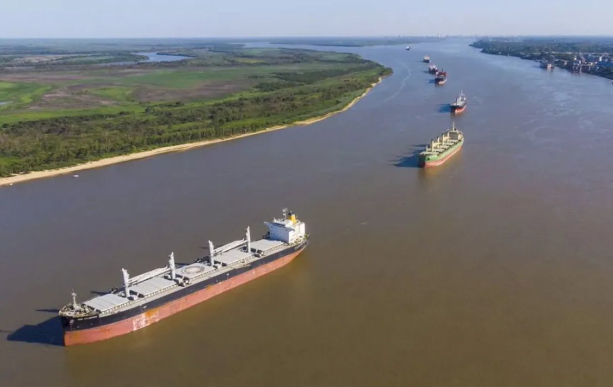 LA LICITACIÓN QUE NOS VA A HACER PERDER U$S 7.500 MILLONES

No se sabe por qué, pero el gobierno decidió lanzar una licitación de hasta 60 años, a las apuradas y gravemente anti-competitiva para una de las concesiones más importantes de la Argentina: la autopista fluvial por