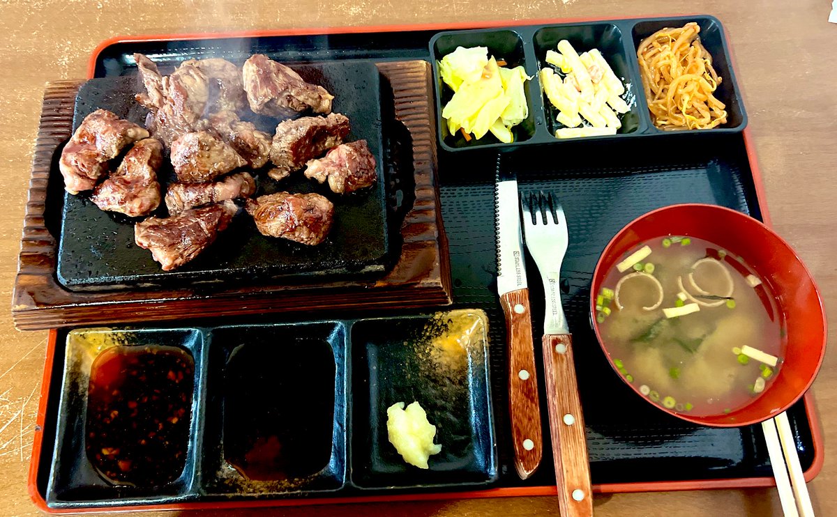 あぁ〜…また行ってしもた…
奈良のワンダーステーキ🥩🥩🥩
なんかハマってしまった😂
今回は牛ハラミステーキ🐮💖
最近ステーキと鰻のポストしかしてないよなぁ😓笑

風邪やら何やら流行ってるからほんとに皆さんアルコール消毒とマスク着用は心掛けて下さいね🥲
会いたい時に会えないのは辛いです😭