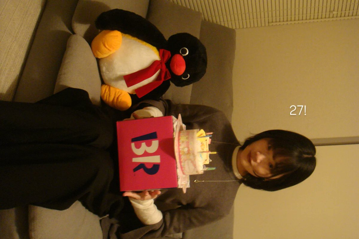 chama__charmer's tweet photo. 今年の誕生日は香水とサンリオのアイスケーキをいただきました/⁠ᐠ⁠｡⁠ꞈ⁠｡⁠ᐟ⁠\☆彡 https://t.co/Pg7l53ze3V