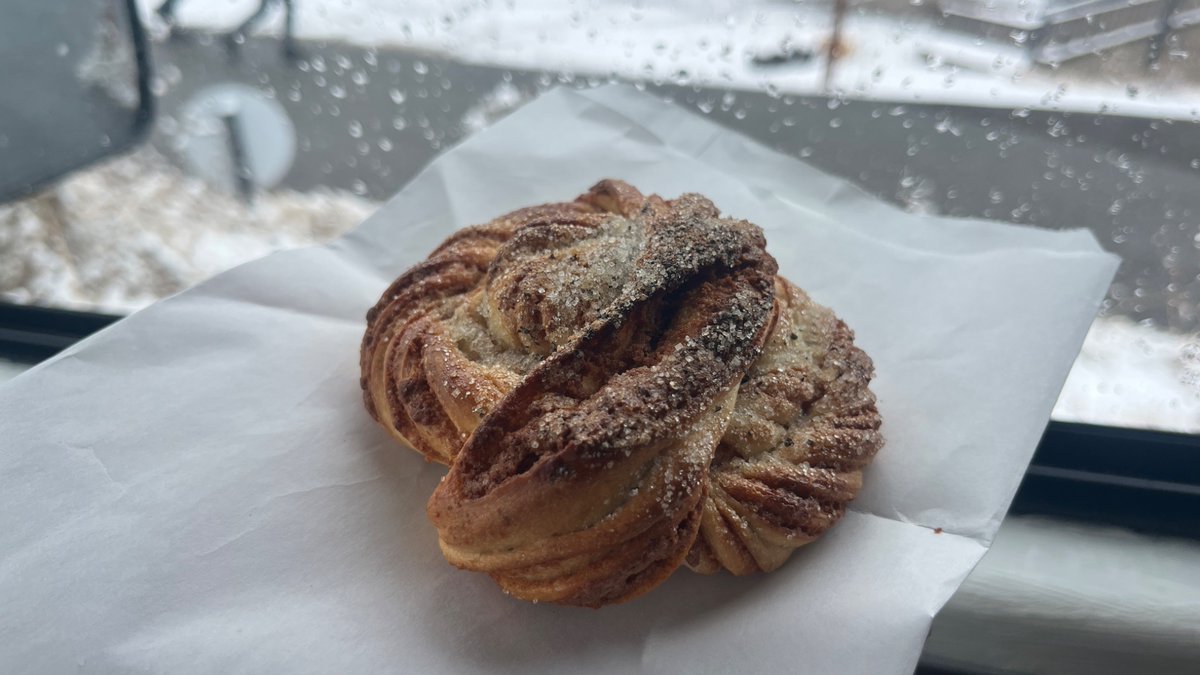 Yadokari_Diary's tweet photo. 別荘地として名前を聞いたことのある軽井沢でパン巡り🥖✨
ベーカリー100名店だとか、ジョンレノンが愛したフランスパンだとか🤤
山の中なのにオサレな雰囲気がありした☺️
#長野県の旅
#haluta #ベーカリー沢村
#ハルニレテラス #フランスベーカリー https://t.co/1Gx3E9UOqm
