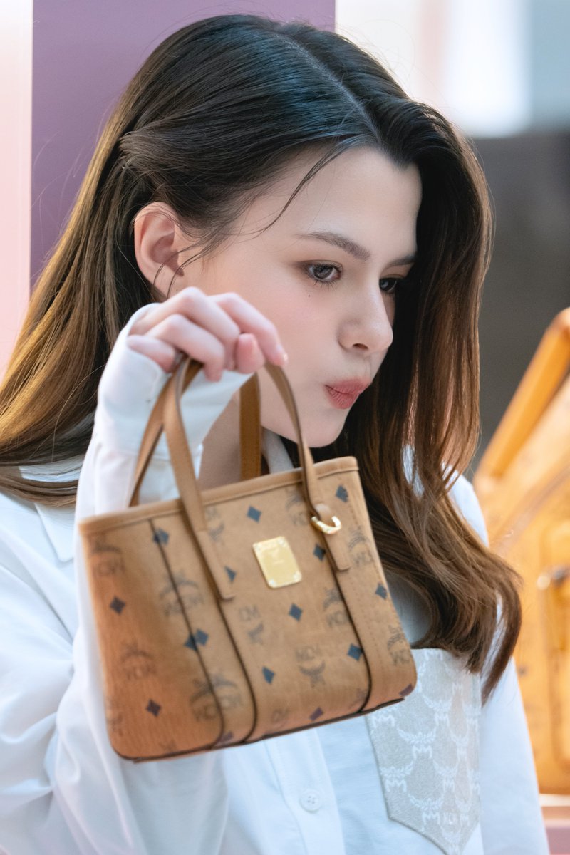 Kauw_Brotchen's tweet photo. เบคกี้ รีเบคก้า 🫶🏻🥹

REBECCA X MCM OPENING STORE

#MCMSS25SoftPinkxBecky
#ICONSIAM
#beckysangels https://t.co/yUbVV4VCIR