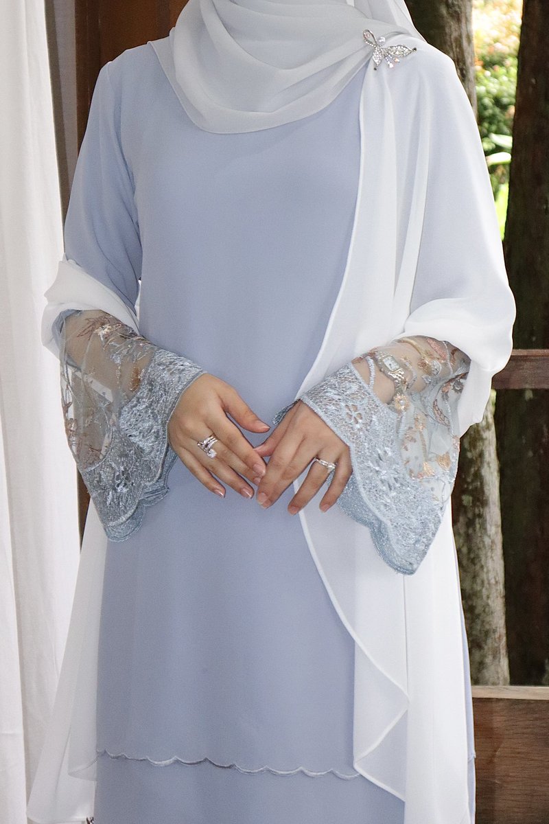 ElisaLiyana's tweet photo. Kalau raya dekat rumah bakal mak mertua pakai kurung moden macam ni, agak agak dia sejuk hati tak? 🥹🤍 https://t.co/1HNRXjShnM