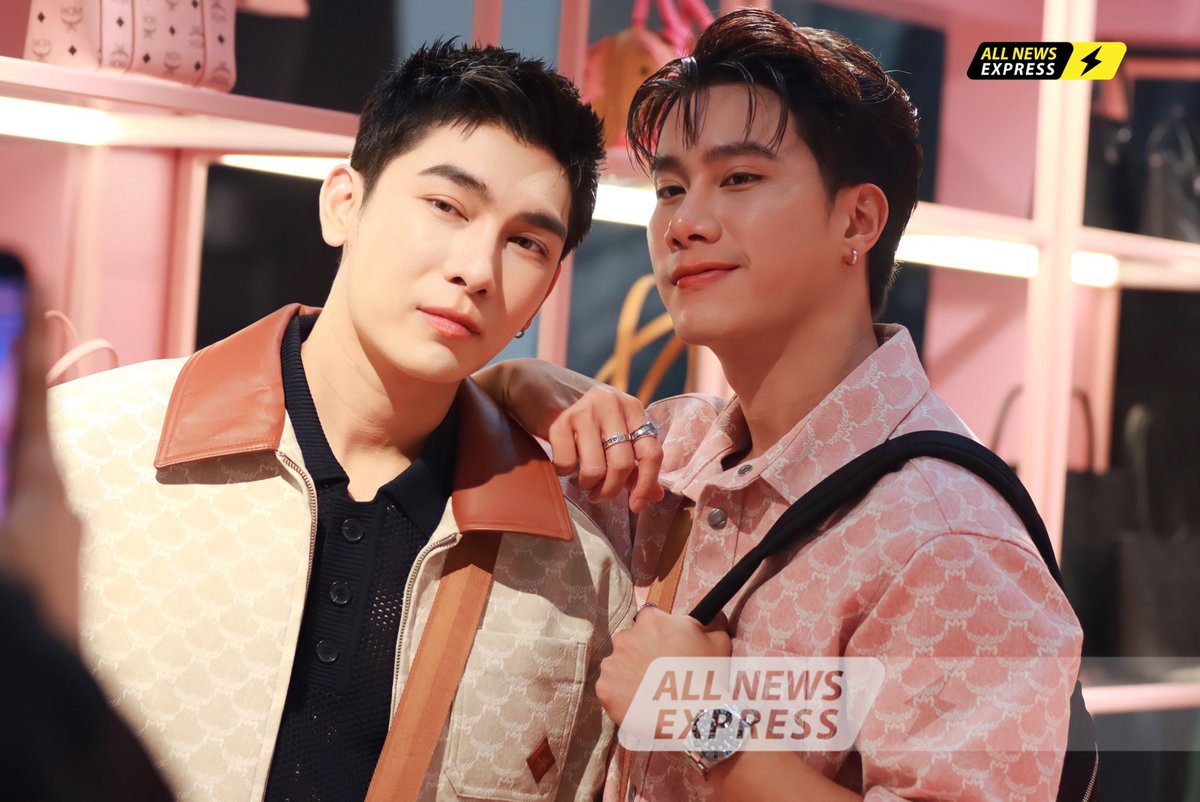 smithhappy95tul's tweet photo. Lovely Visuals Couple Mew&amp;Tul 🥰❤️👍

MCM X MEWTUL

@MCMtweets @mcmthailand 
#MCMSS25SoftPinkxMewTul #MCMThailand 
#MewTul #มิวตุลย์ #MCMSS25SoftPink 
#Tul_Pakorn #ตุลย์ภากร
#MewSuppasit #มิวศุภศิษฏ์ 
@MSuppasit @octotul #IconSiam https://t.co/hoXCRAn07G