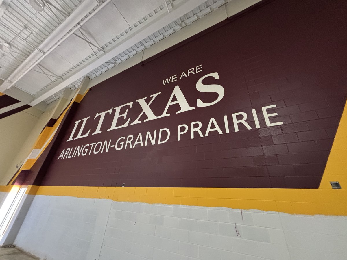 keyconstruction's tweet photo. π§ Exciting progress at the ILTexas AGP HS project! Final grading is underway, and the interior lights are shining brightly. The epoxy flooring is moving along inside, and the millwork is being installed in Wing A classrooms. Kudos to our TEAM for prioritizing quality! #ILTexas https://t.co/2yRF829izp