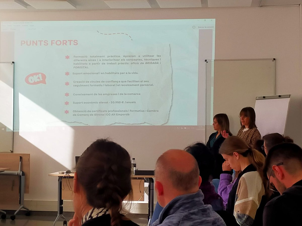 Al Curs sobre Polítiques Locals de Joventut l’alumnat s’inicia en diferents àmbits d’actuació de les polítiques de joventut, concretament en polítiques educatives amb la <a href="/SheilaGonzlez6/">Sheila González Motos</a> <a href="/CPoliticaUB/">Ciència Política UB</a> i en polítiques de treball amb el Joan Miquel Verd <a href="/quit_uab/">PERFIL INACTIU! - QUIT</a>

#FormacióJoventut