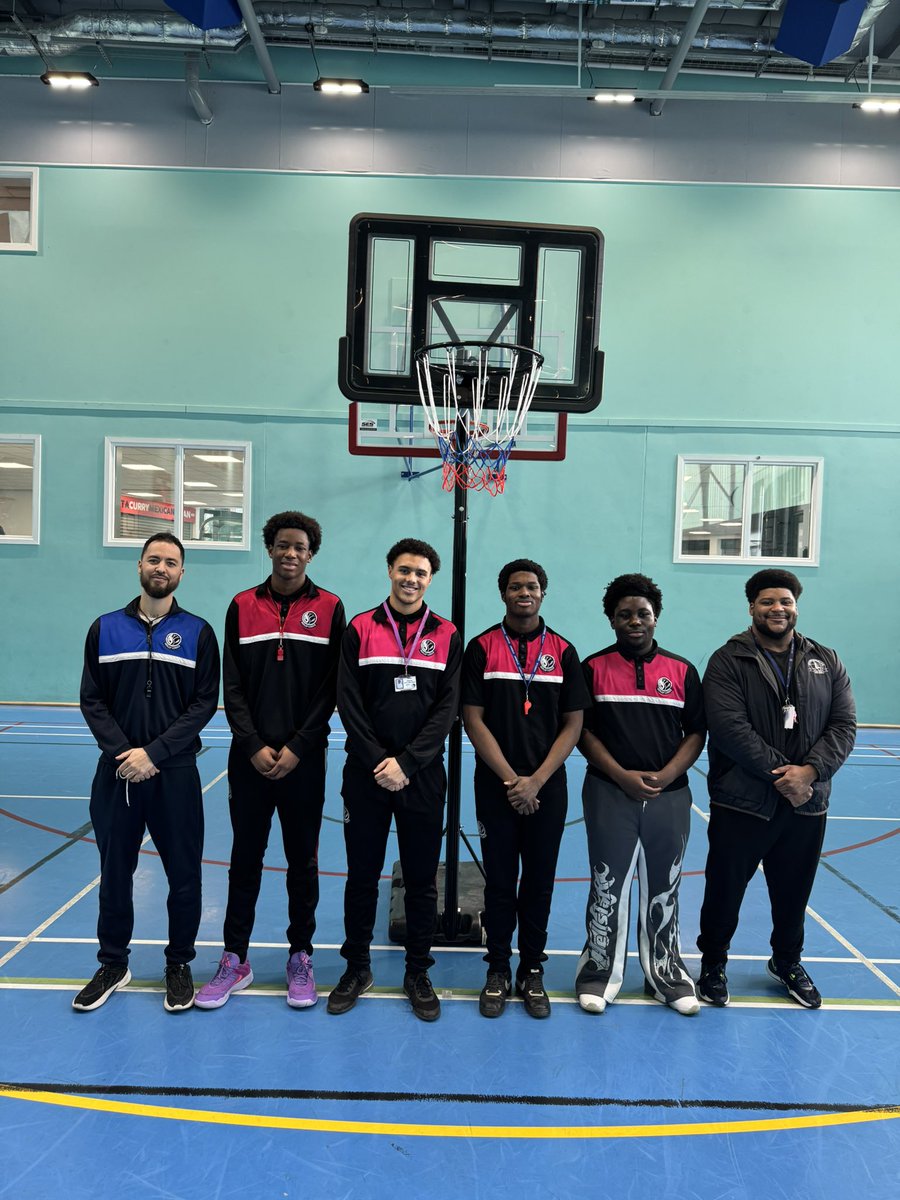 Massive shout out to <a href="/HollyLodge_PE/">Holly Lodge PE Department</a> Basketball Academy who welcomed children from local primary schools to train and shoot some hoops. The kids loved it and so did we 👏🏼🏀