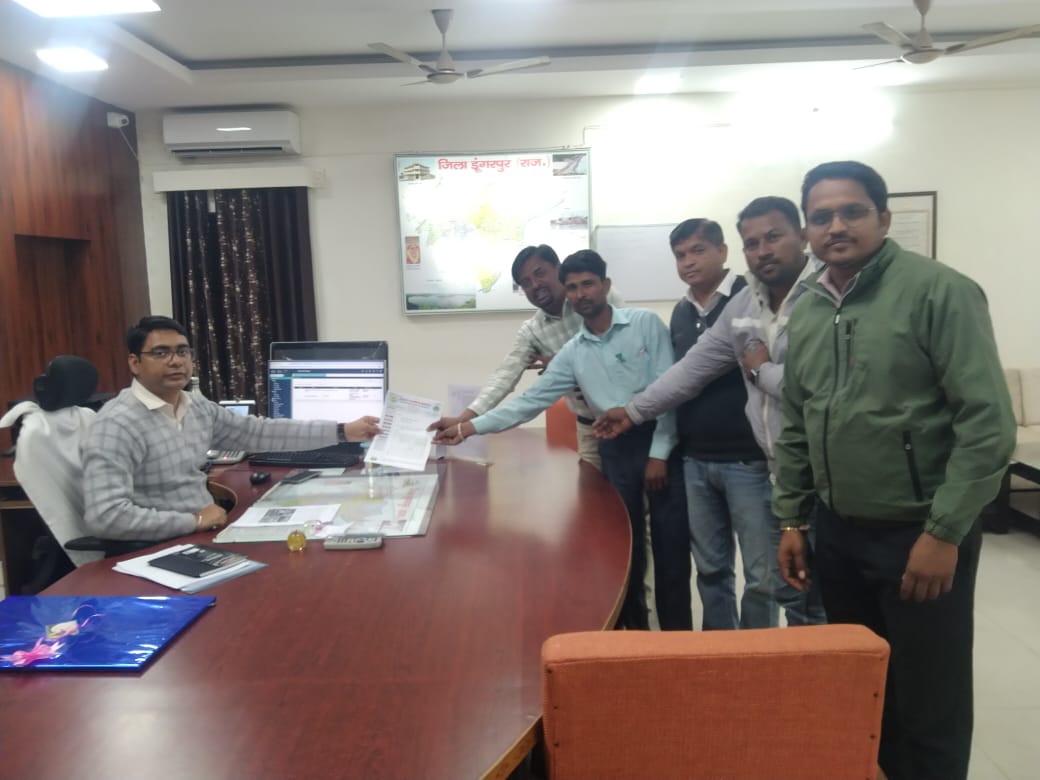 ट्राइबल एम्प्लाइज फेडरेशन जिला डूंगरपुर के द्वारा धम्बोला स्कूल में 3 शिक्षको को एक साथ APO एवं 2 को निलंबन  करने की कार्यवाही को प्रत्याहरित करने को लेकर जिला कलेक्टर डूंगरपुर को ज्ञापन दिया।
<a href="/DmDungarpur/">District Collector & Magistrate, Dungarpur</a> <a href="/RajCMO/">CMO Rajasthan</a> <a href="/rajeduofficial/">Dept of Education, Rajasthan</a> <a href="/madandilawar/">Madan Dilawar</a> <a href="/1stIndiaNews/">First India News</a> <a href="/Bhajanlalofc/">Office Of Bhajan Lal Sharma</a>