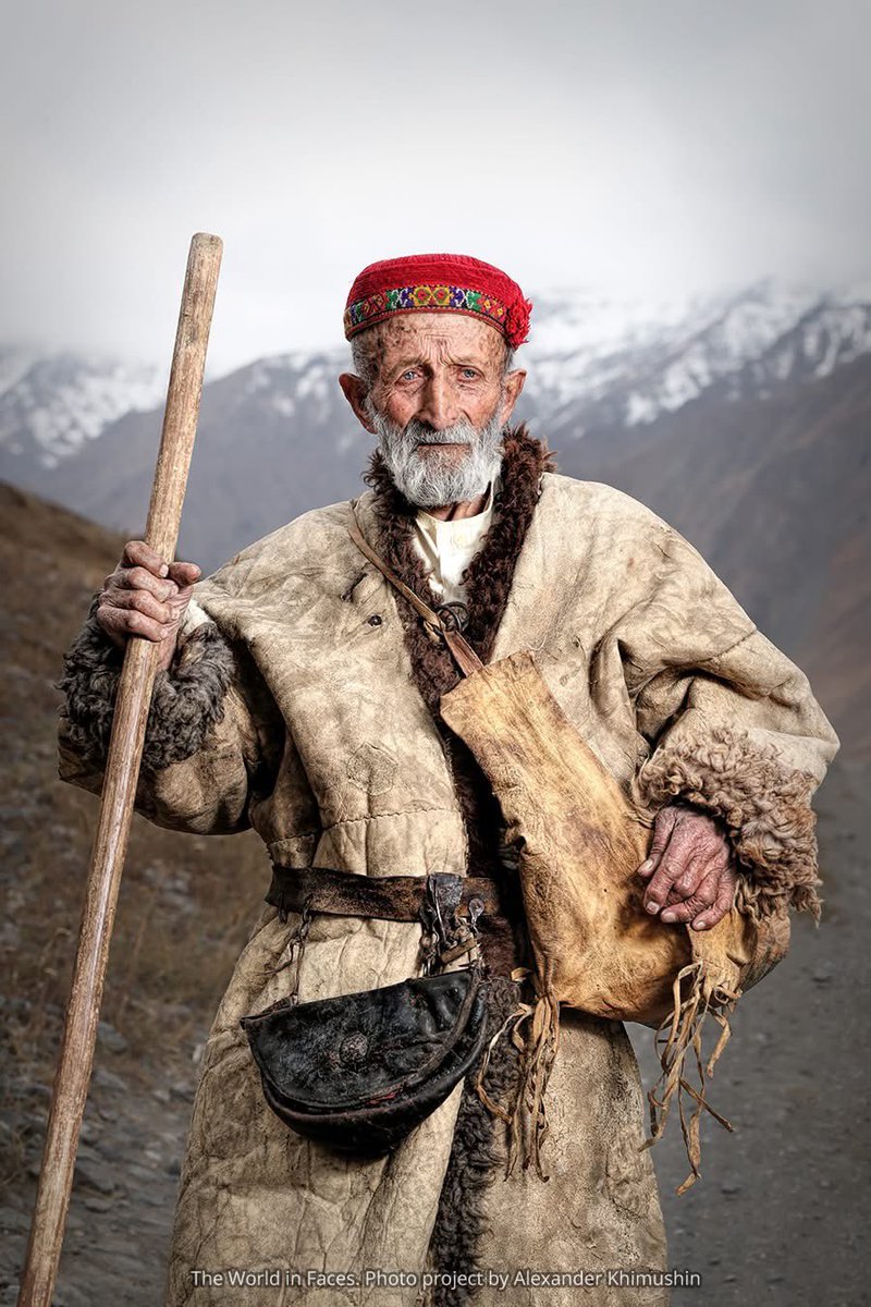 NigoraFazliddin's tweet image. At 96, Bakhtali Sharifov is oldest of the 1,500 Khufij ppl. Living in a remote #Badakhshani village, #Tajikistan, he shared tales of "big hairy humans" he encountered perhaps the yeti. Khufij 1 of smallest Indigenous groups speak their own language &amp;amp; live along the #Panj  river