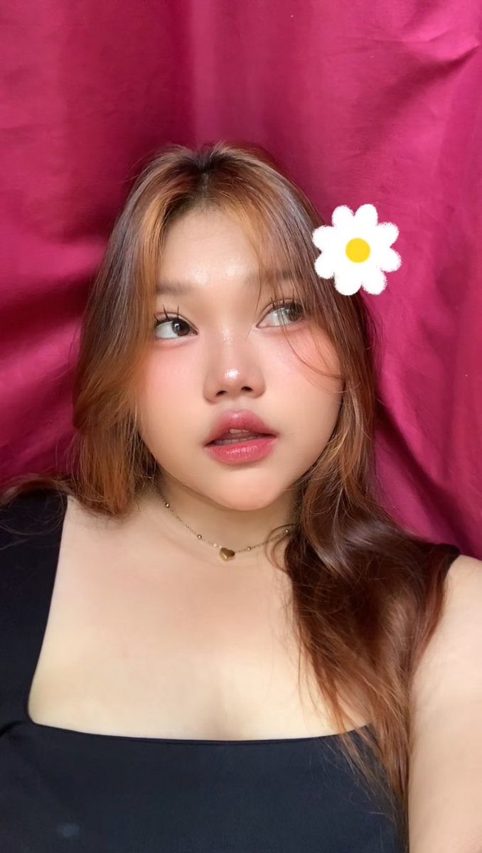 doopamean's tweet photo. girl in red https://t.co/31M2Xx3npl