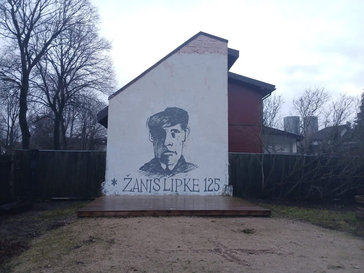 Ieskandinām Žaņa Lipkes 125. jubilejas gadu ar goda zīmes "Sudraba pagale" piešķiršanas ceremoniju prof. Artura Krūmiņa ģimenei, kas pašaizliedzīgi visu kara laiku savā dzīvoklī slēpa un nosargāja divus ebrejus  - dakteri Jēkabu Oskaru Presu ar dēlu Bernhardu.