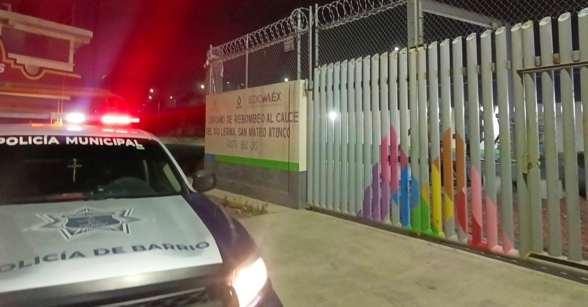 SanMateoAGob's tweet photo. Iniciamos el día trabajando por tu #seguridad 🚔👮🏻.
#AlMomento se realizan operativos de vigilancia en:
  
📍Puntos de abordaje del #PotroBus de la @UAEM_MX y otras universidades.
📍👞 👠 @TuPlazaNaranja y @plazaazulsma 
📍Cárcamos y sistemas de bombeo con la @CAEM_EDOMEX 🚰💦 https://t.co/u1tGMZT7J8
