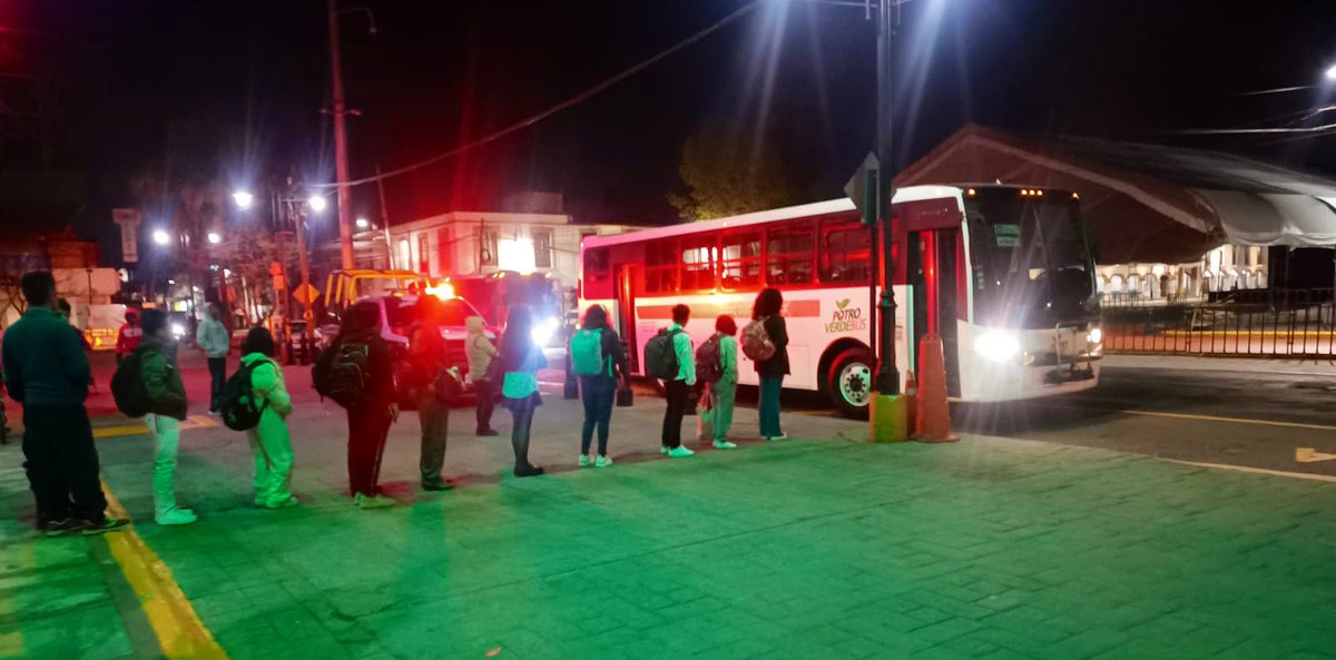 SanMateoAGob's tweet photo. Iniciamos el día trabajando por tu #seguridad 🚔👮🏻.
#AlMomento se realizan operativos de vigilancia en:
  
📍Puntos de abordaje del #PotroBus de la @UAEM_MX y otras universidades.
📍👞 👠 @TuPlazaNaranja y @plazaazulsma 
📍Cárcamos y sistemas de bombeo con la @CAEM_EDOMEX 🚰💦 https://t.co/u1tGMZT7J8