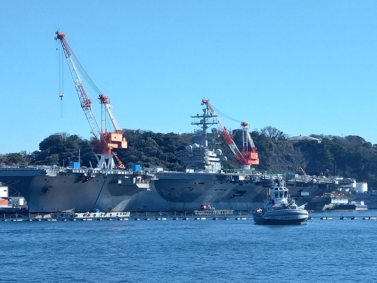EmmeriaRepublic's tweet photo. @juriana1015 横須賀基地も考えられますよ！それにアメリカ海軍の艦艇もあります~ https://t.co/abeiO6QCpX