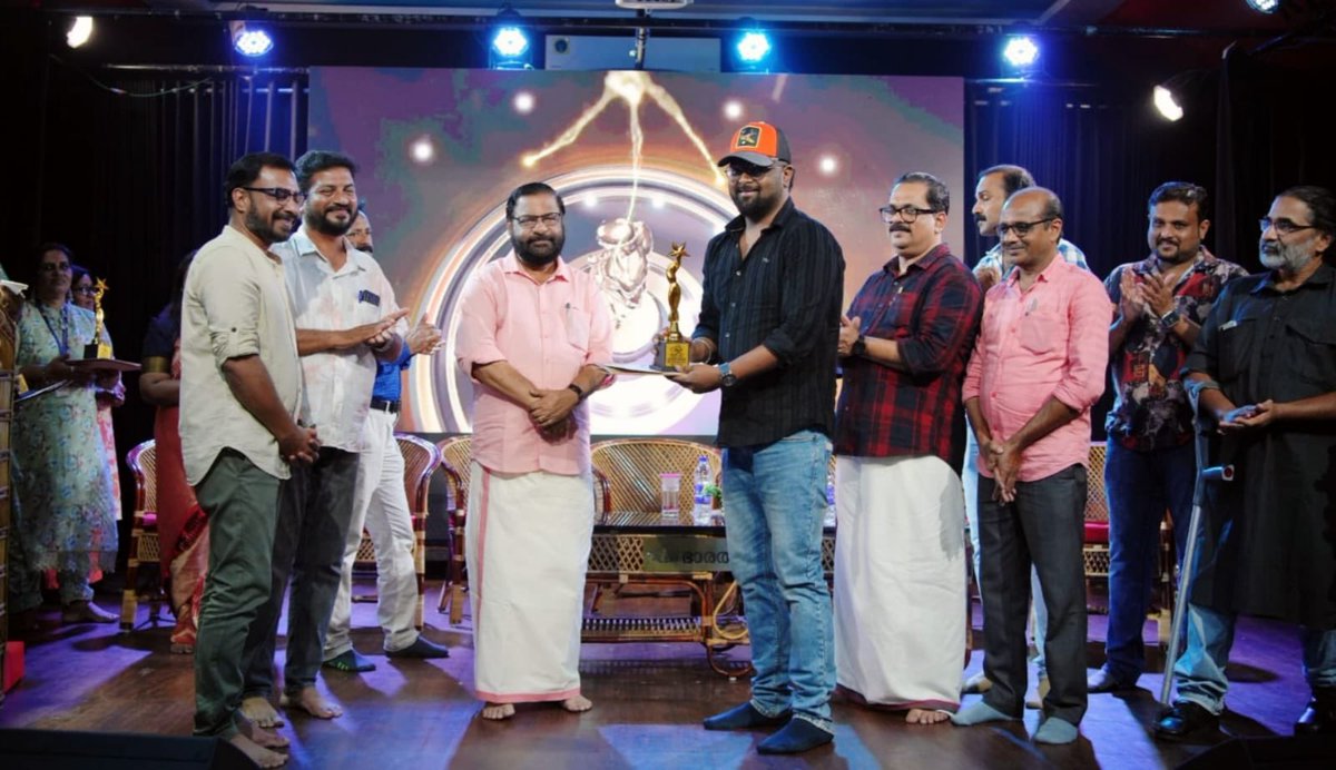 எனது தயாரிப்பில் தம்பி Jeyachandra Hashmi அவர்களின் இயக்கத்தில் உருவான "Super Hero" என்ற 8 நிமிட தமிழ்க் குறும்படம், கேரளக் கலைப் பண்பாட்டு மையம் நேற்று நடத்திய தன்னுடைய 17வது ஆண்டு விழாவில் "Best short film (Special jury)" என்ற விருதை வழங்கியுள்ளது என்பதை மகிழ்ச்சியோடு