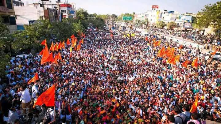 Mohan_HJS's tweet photo. The Hindu community has risen in anger against fanatic groups who are falsely propagating that the hill of the Madurai Thiruparankundram Murugan Temple is called Sikandar Hill and "Mullah Sikandar Dargah." These groups are attempting to encroach upon the temple and the hill area. https://t.co/CQ0k0RuDle