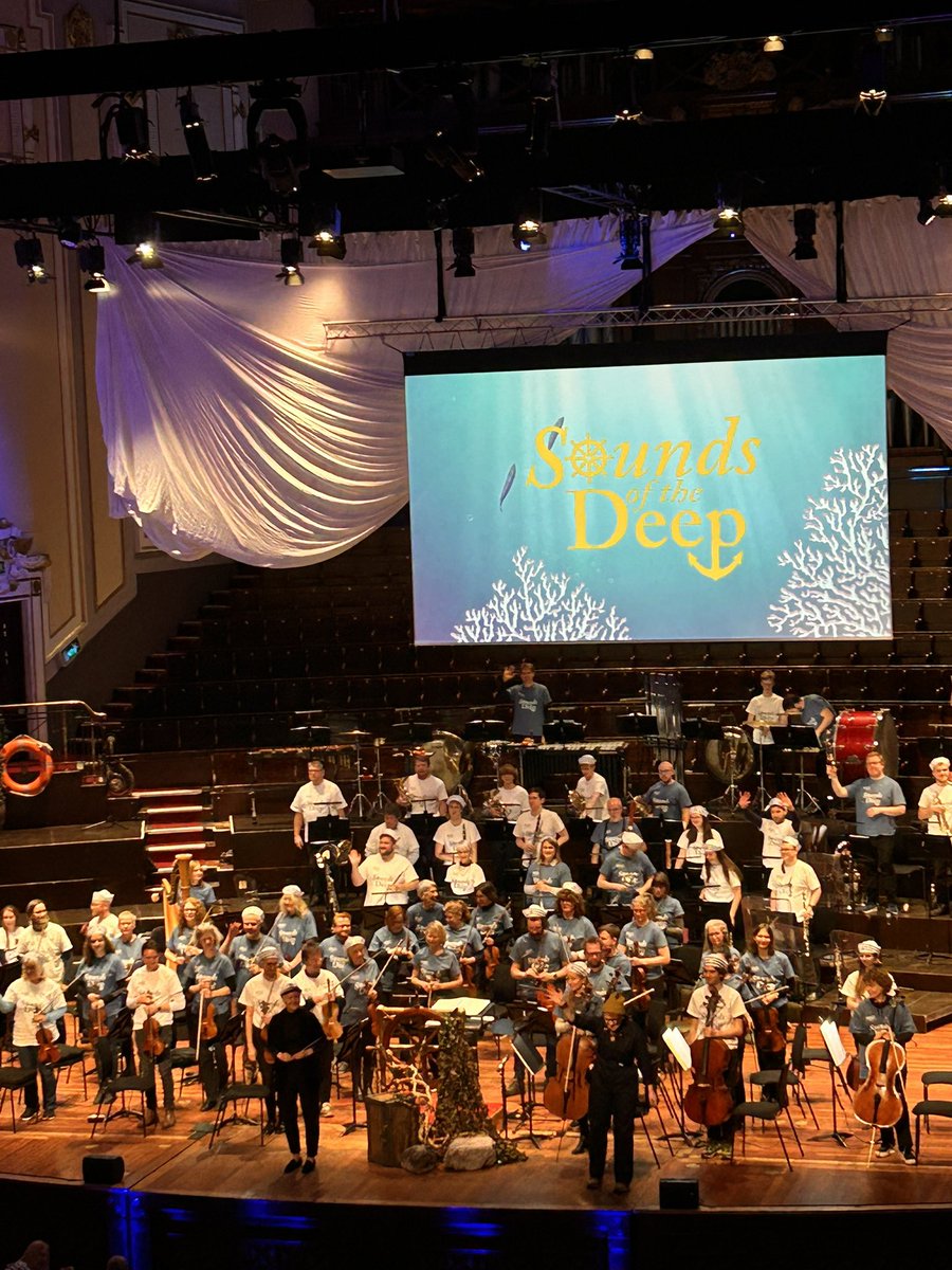 CommRailGeekery's tweet image. Usher Hall ✅
@RSNO ✅
1,500 Primary School Children ✅
Mexican (sound) waves ready ✅
Sounds of the Deep is about to set sail!
Schools engagement is just one of the many RSNO initiatives supported by @ScotRail
What a privilege to attend ❤️
(Goosebumps from me ✅)