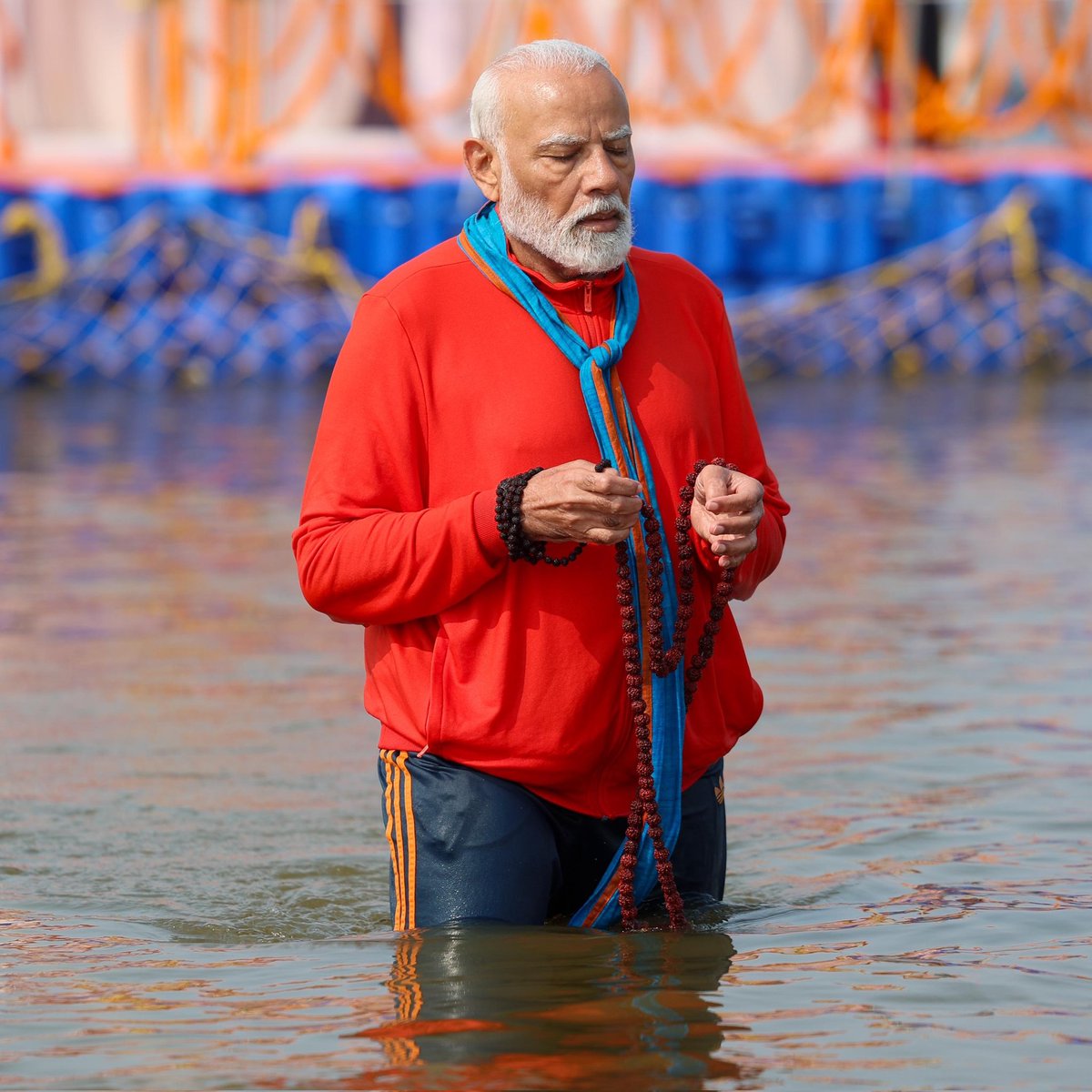 be_khyali_'s tweet image. आज की सबसे खूबसूरत तस्वीर हमारे माननीय प्रधान मंत्री नरेन्द्र मोदी जी  भी टॉम क्रूज से कम थोड़ी हैं, ड्रेसिंग छोरा 😍❤️✨
 #pmmodipodcast #Pmmodiinprayagraj #DelhiElection2025 #nadiedicenada