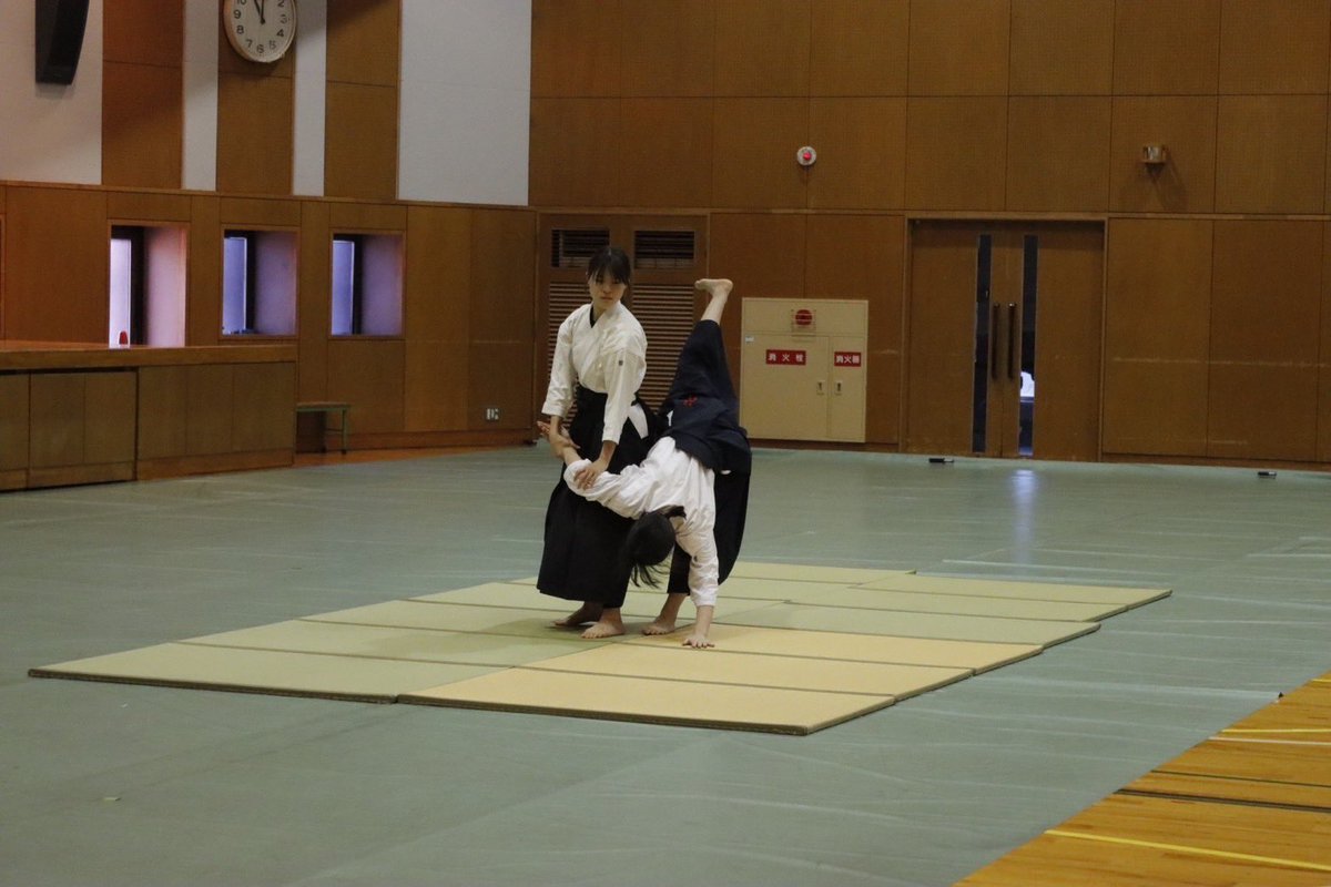 【2024年度提携校体育会PR活動】

関西学院大学の提携高校へ体育会のPR活動を行いました。
体育会42部50パートの紹介や体育会学生本部の紹介を現高校３年生に行いました。
また、応援団総部の皆様による各校でのスペシャルステージも行っていただき、大いに盛り上がりました✨