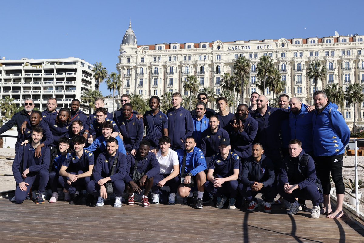 ☀️ Les joueurs de <a href="/SUDives_Cabourg/">SU Dives Cabourg</a> prennent le soleil sur La Croisette de 𝑪𝒂𝒏𝒏𝒆𝒔 avant leur 8e de finale ce soir 😊

Une aventure sportive et humaine à la fois 🙌

#CoupeDeFrance
