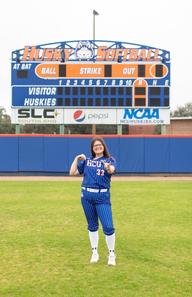 Jorosco99's tweet photo. extremely blessed💙🧡 #dawgsup @HCUSoftball @CoachNat_HCU @HS16uKnight @hotshotsnation @cycreeksb @CyCreekBooster https://t.co/0REI46mPa3