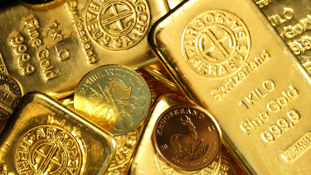 İzmir’de iki yakın arkadaş, önce evlendi, ardından düğünlerinde takılan takıları bozdurup birlikte dünya turuna çıktı.