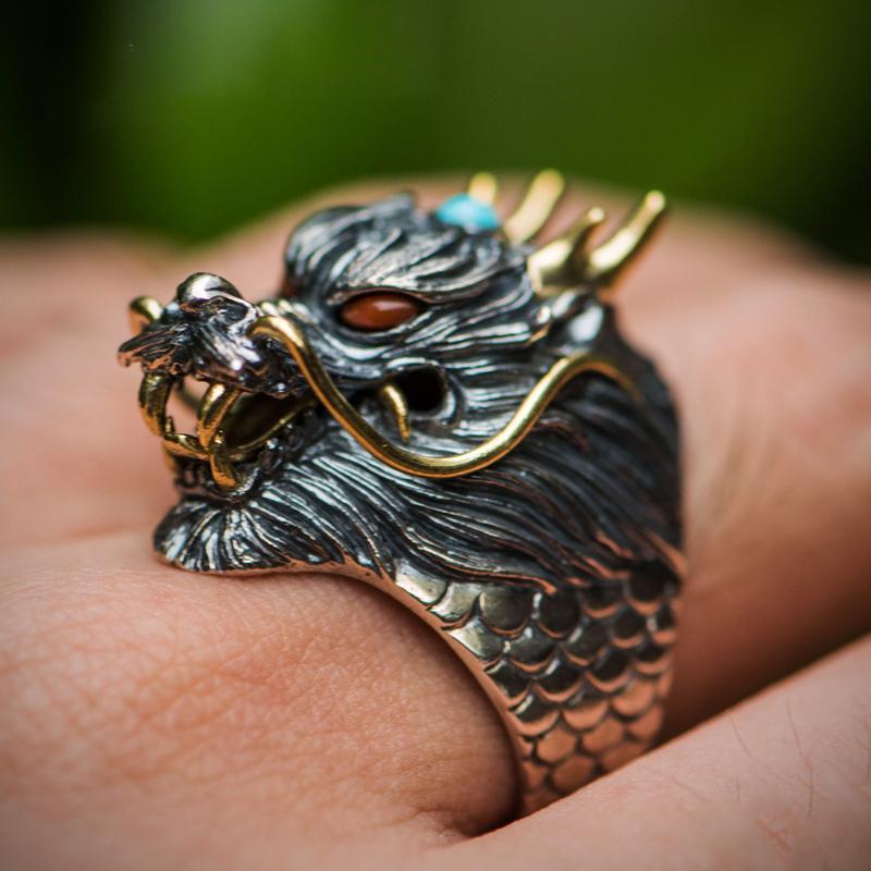 UnicunShop's tweet image. Unleash your inner dragon! 🔥🐉 This Handmade Silver Dragon Ring is fierce, unique, and ready to make a statement. Perfect for fantasy fans &amp;amp; anyone who loves a touch of mythical magic.  unicun.com/product/handma…  #DragonJewelry #SilverRing #FantasyGifts