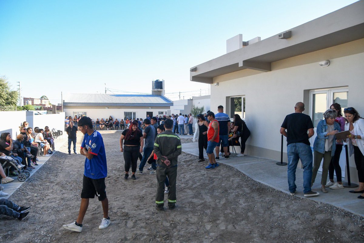 Gus_Sastre's tweet photo. Inauguramos las obras de remodelación y ampliación de la Sede Vecinal del barrio Pujol de #PuertoMadryn, junto a una gran cantidad de vecinos del sector, con quienes compartimos un lindo momento. Además de remodelar el sector ya existente, sumamos un nuevo multiespacio, totalmente moderno y optimizado.

En un emotivo encuentro, recordamos con profundo cariño y alegría a Norberto Monsalvez, quien era presidente de esta Asociación Vecinal, pero también era un amigo y un vecino muy querido, con un enorme compromiso con la comunidad.