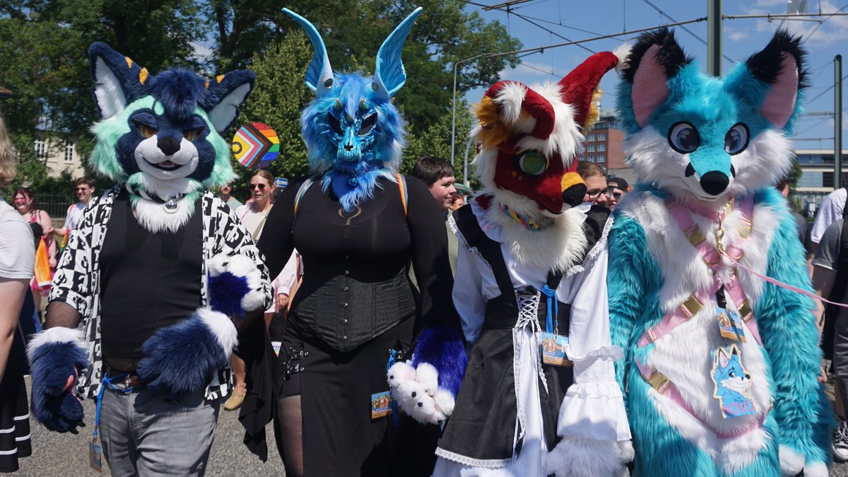 One of my fav pics from Hamburg pide walk with my pookie and friends &lt;3