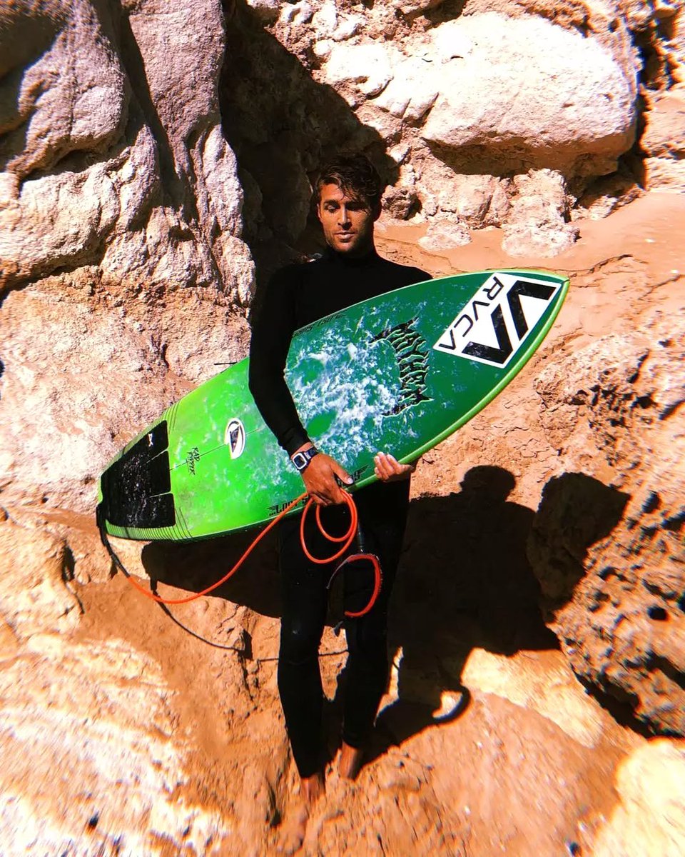 freestyle_watch's tweet photo. Carving lines and keeping time. 🌊🏄♂️ Luke Davis repping his White Wave Shark Watch, built for endless swells and salty sessions. #FreestyleShark #SharkWatch #WhiteWave #SurfReady https://t.co/WZWkypAodN https://t.co/PxjPrI2HZS