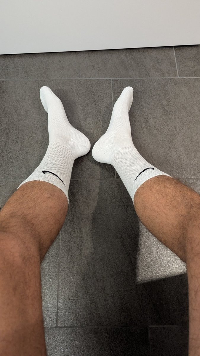 Colin_Will_'s tweet photo. Repost when you like white socks 🤫 https://t.co/qvQOCT3QZ4