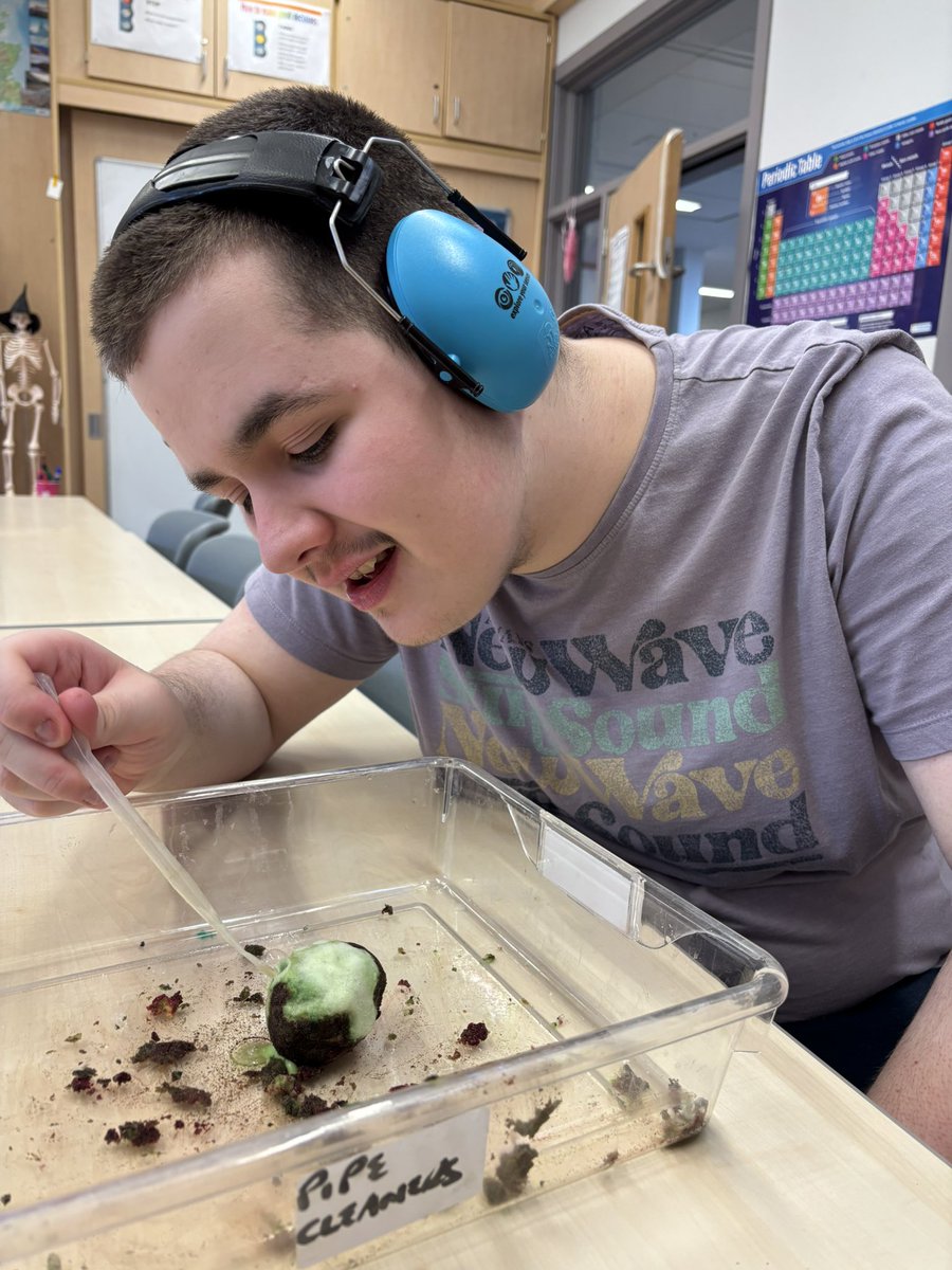 Craigy_Science's tweet photo. Bases 1&amp;3 have loved making and melting their own space rocks in Science this week ☄️

@CraigmarlochINV https://t.co/cyAduSW6UX
