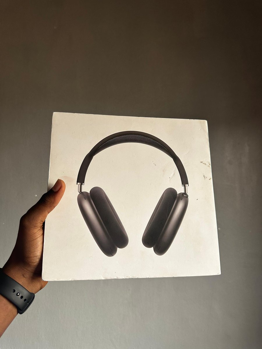 theProcessXCII's tweet photo. Hi guys, so I know this is out of pocket, but my friend needs to sell an item ASAP, and he needs me to help him find a buyer.  So if you’re interested in this AirPods (open box) but still new. 
It’s going for a really cheap price so DM @first_lagos if interested. Also rt so that potential buyers can see. Thanks. 🙏