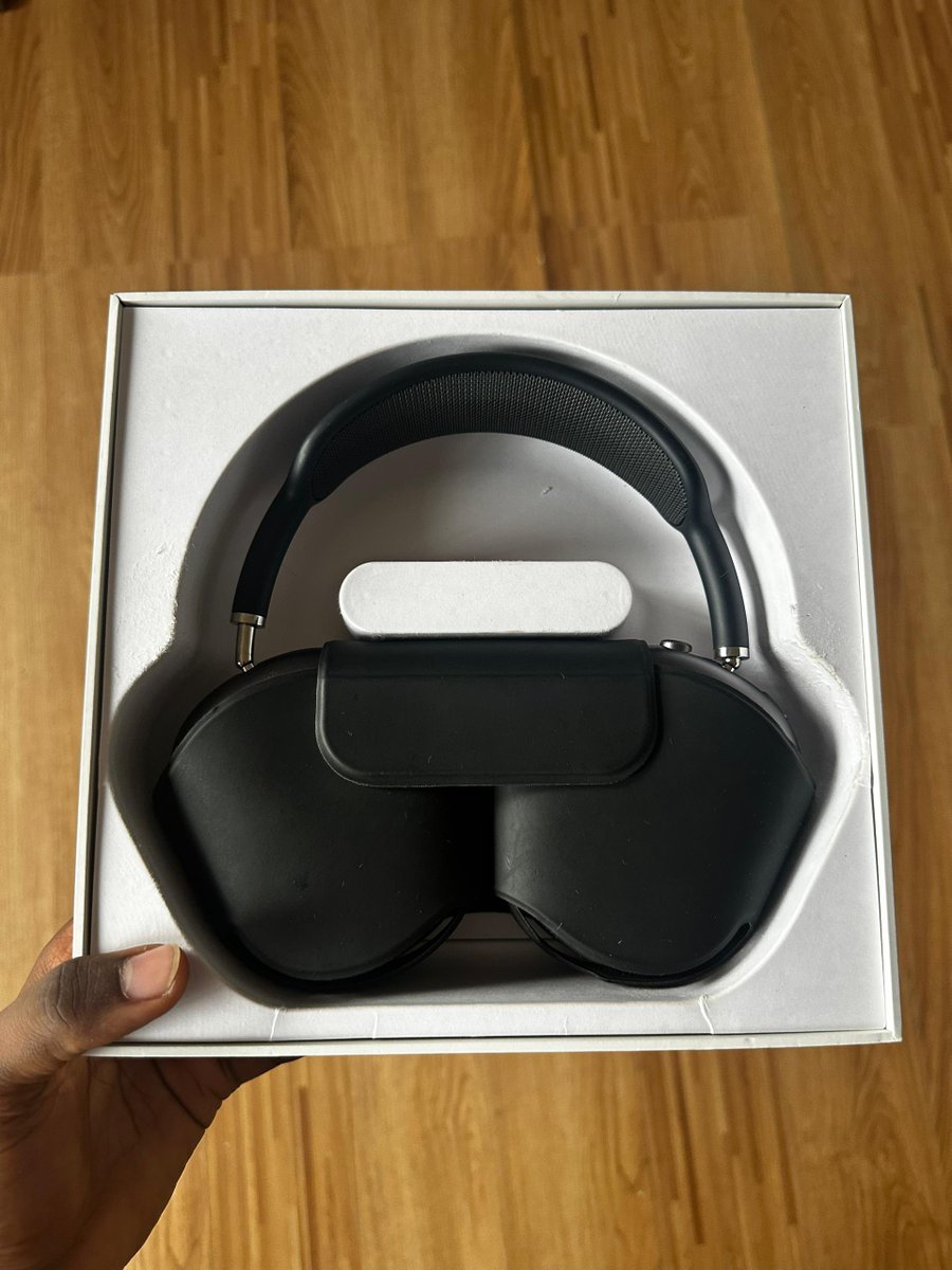 theProcessXCII's tweet photo. Hi guys, so I know this is out of pocket, but my friend needs to sell an item ASAP, and he needs me to help him find a buyer.  So if you’re interested in this AirPods (open box) but still new. 
It’s going for a really cheap price so DM @first_lagos if interested. Also rt so that potential buyers can see. Thanks. 🙏
