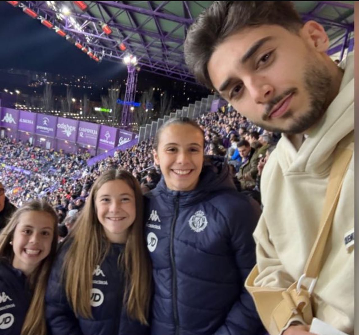 Con <a href="/raulmoro_/">Raúl Moro</a>  viendo al <a href="/realvalladolid/">Real Valladolid C.F.</a> te deseo una pronta recuperación!!