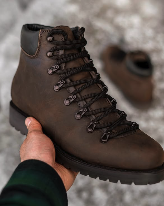 ThursdayBootCo's tweet image. Digging into the Heavy Duty 💪🥶.
#ThursdayBoots
#Commander
#Hiker #BootSeason