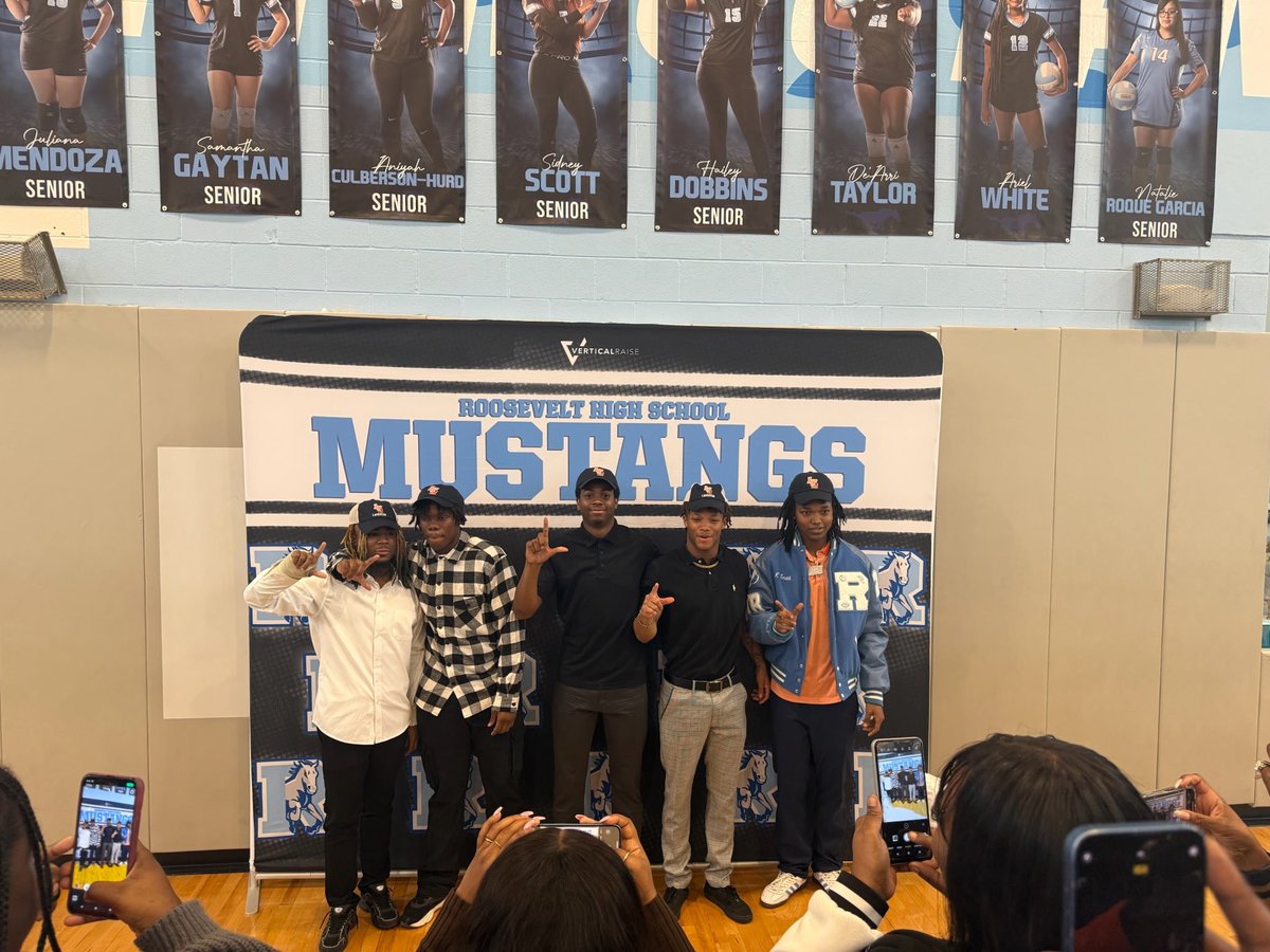 National Signing Day was a success!!!! Our 1st class of signees under our New Staff and Head Coach!

5 Signees ✔️ 

$660,000k in scholarship money 💰 

They all will be teammates again Langston University in Oklahoma!!!!
